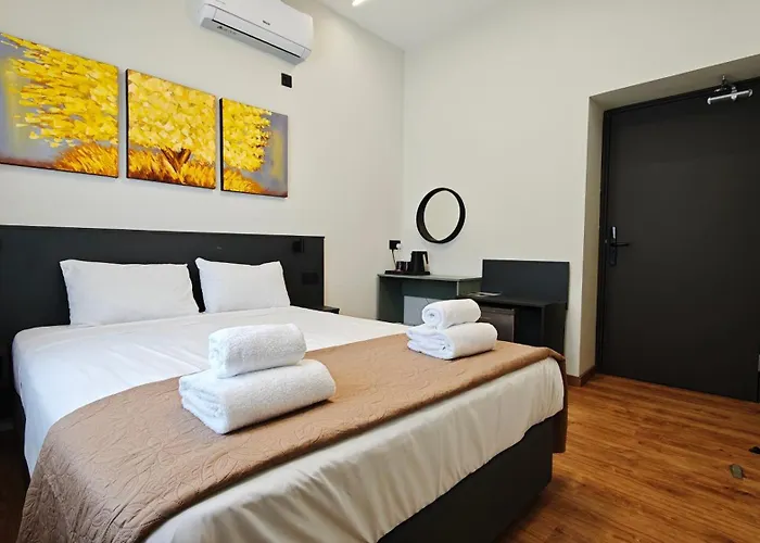 St Lazarus בית הארחה